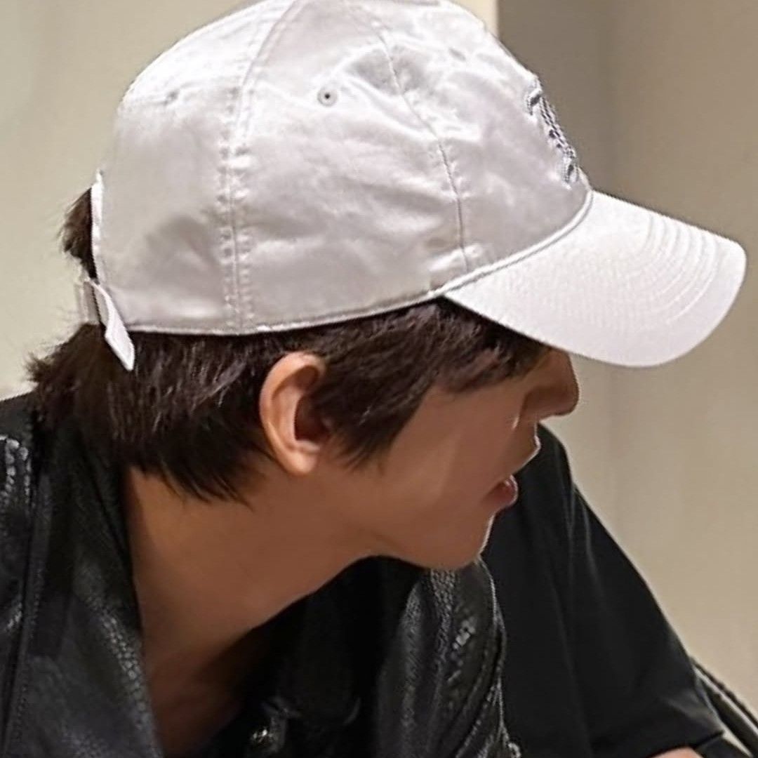 Behind-the-scenes cut of Lee Seungyoon