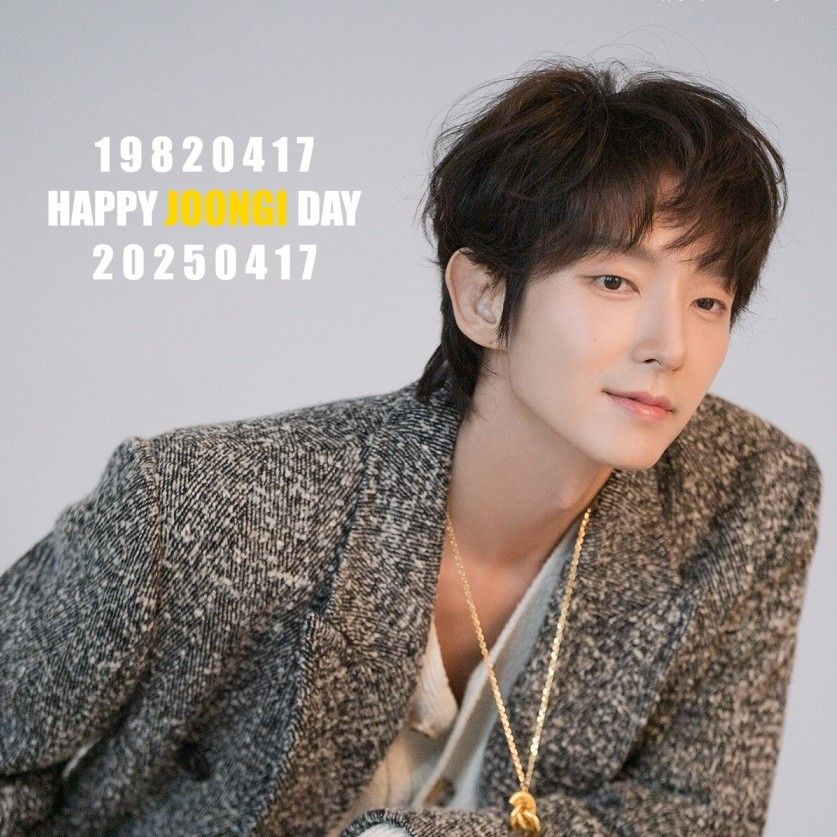 A moment captured by a fan of Lee Joongi