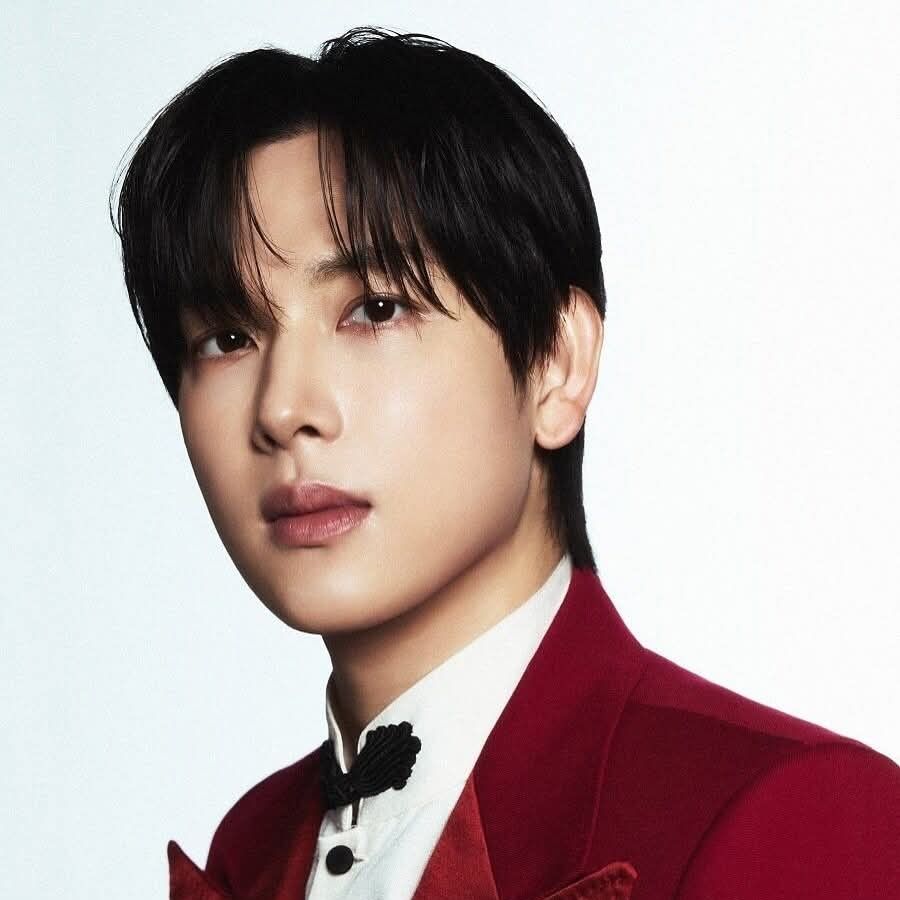 Behind-the-scenes cut of Lim Siwan