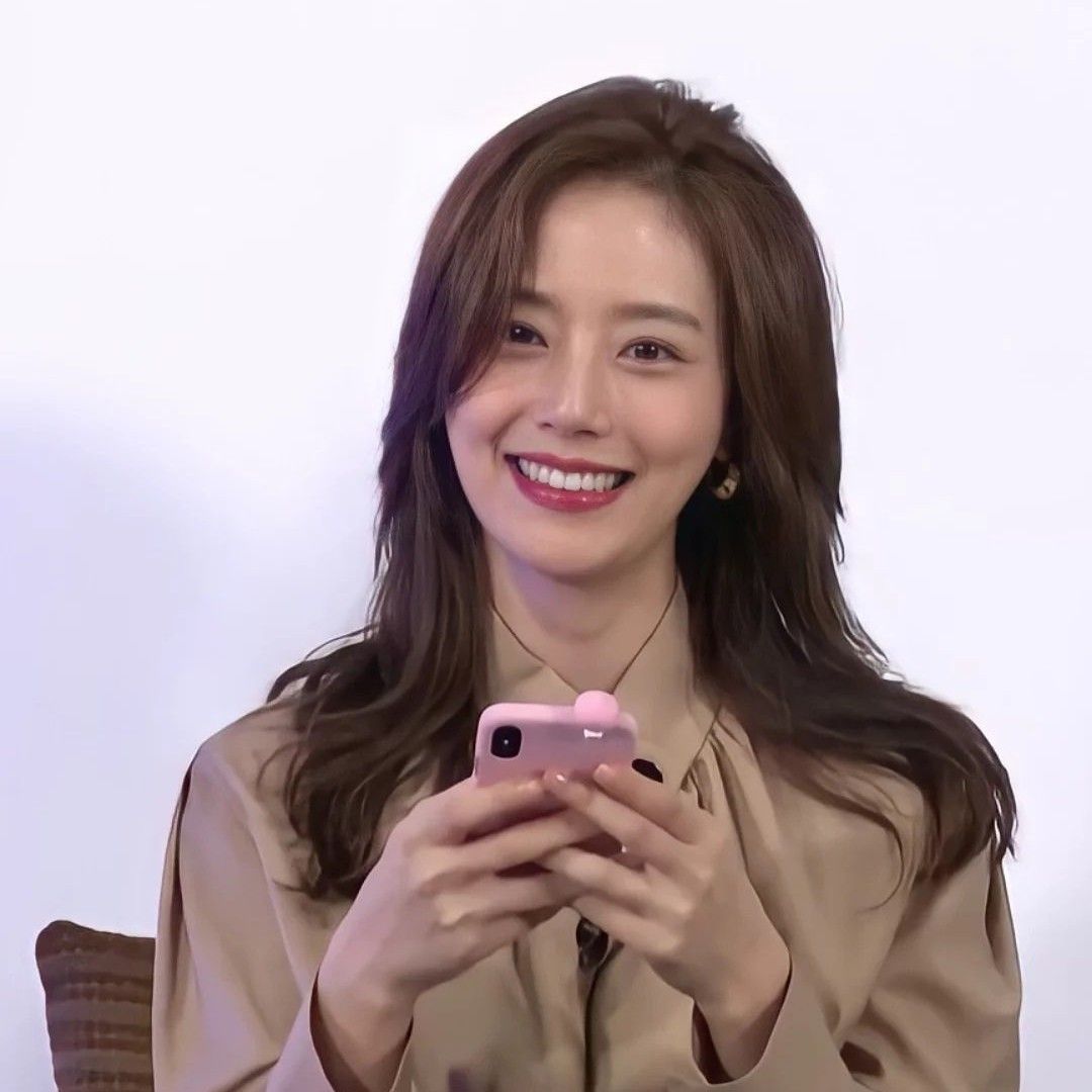 Behind-the-scenes cut of Moon Chaewon