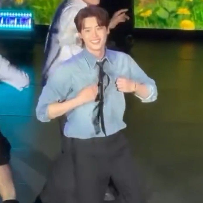 Behind-the-scenes cut of Lee Jongsuk