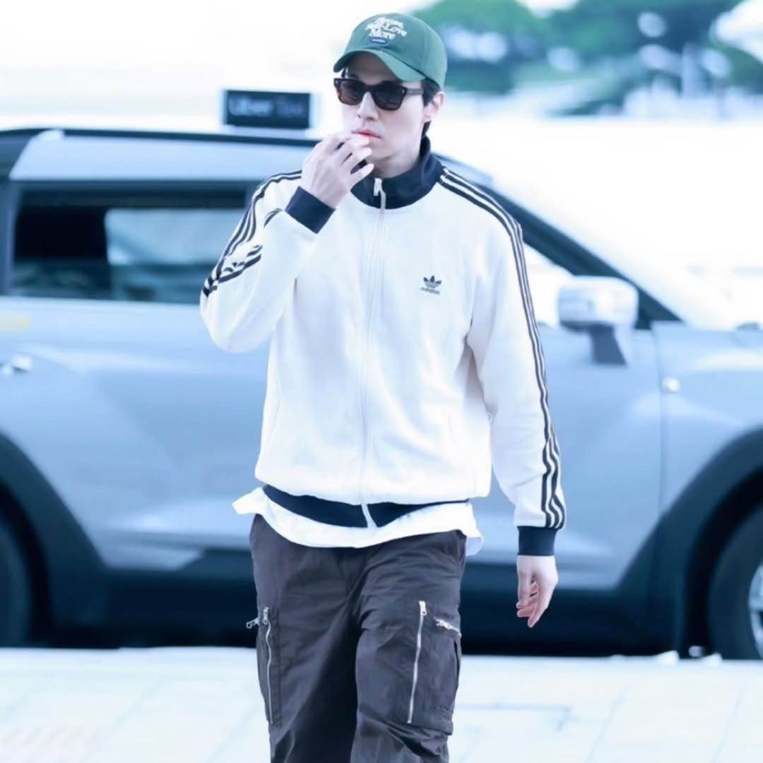 Recent activity shot of Lee Dongwook