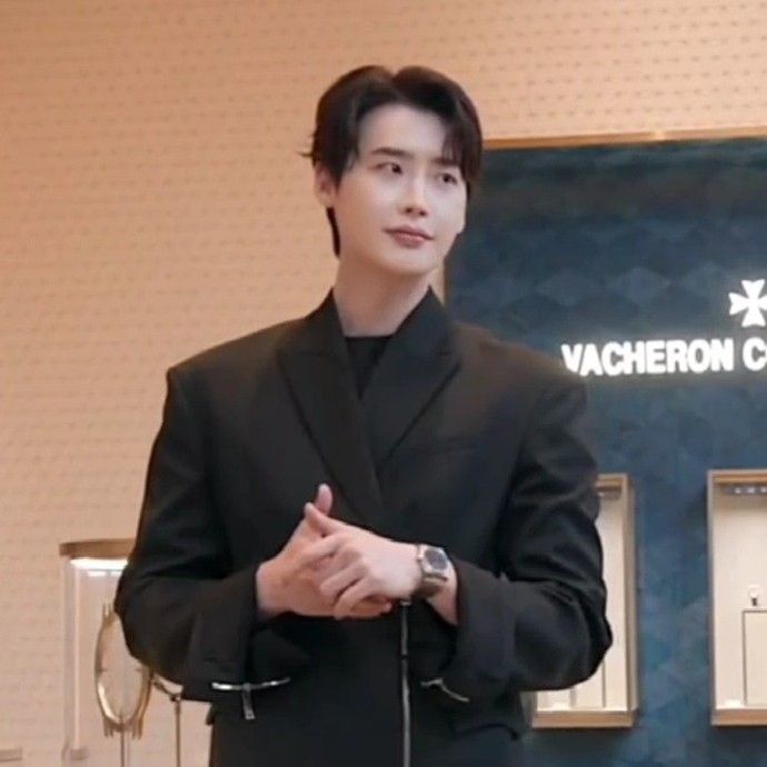 Behind-the-scenes cut of Lee Jongsuk