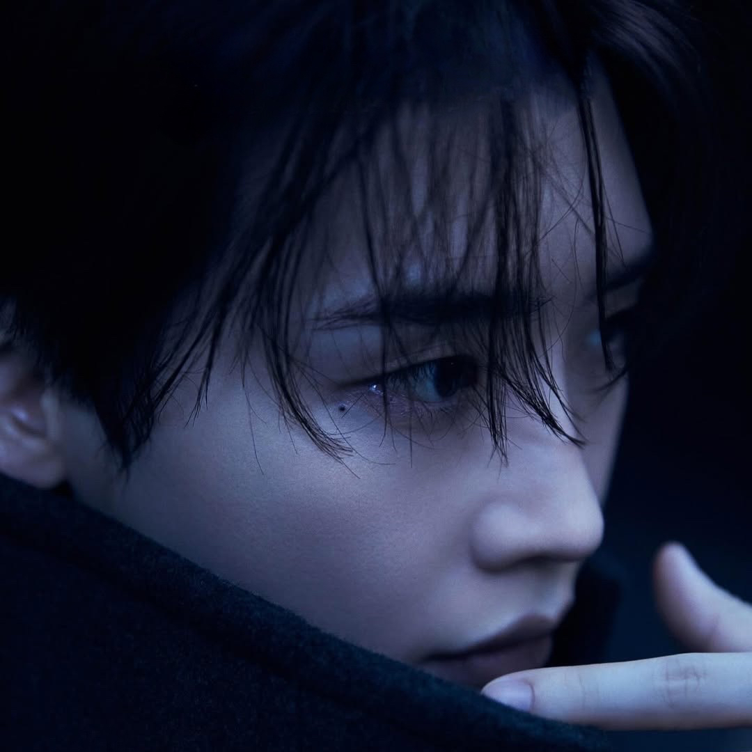 A moment captured by a fan of Lee Jongsuk