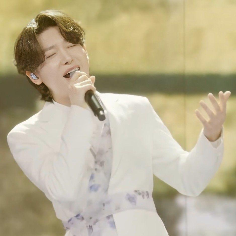 A moment captured by a fan of Kim Yongbin