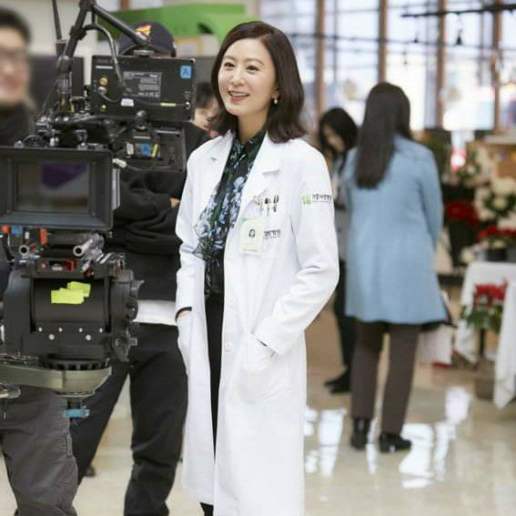 Behind-the-scenes cut of Kim Heeae