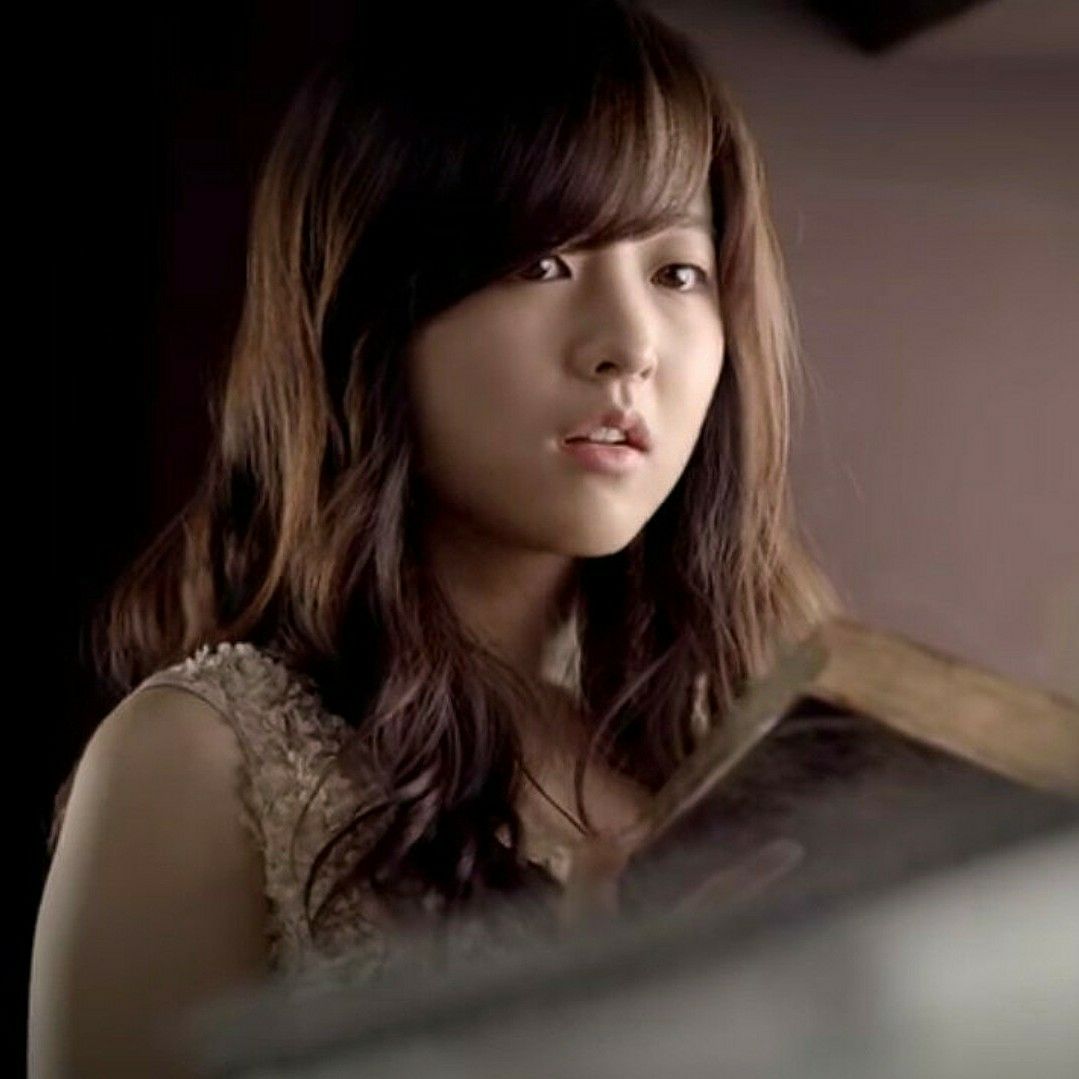 A moment captured by a fan of Park Boyoung