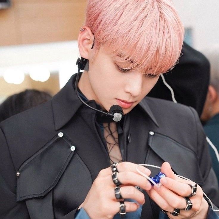 Recent activity shot of Cha Eunwoo