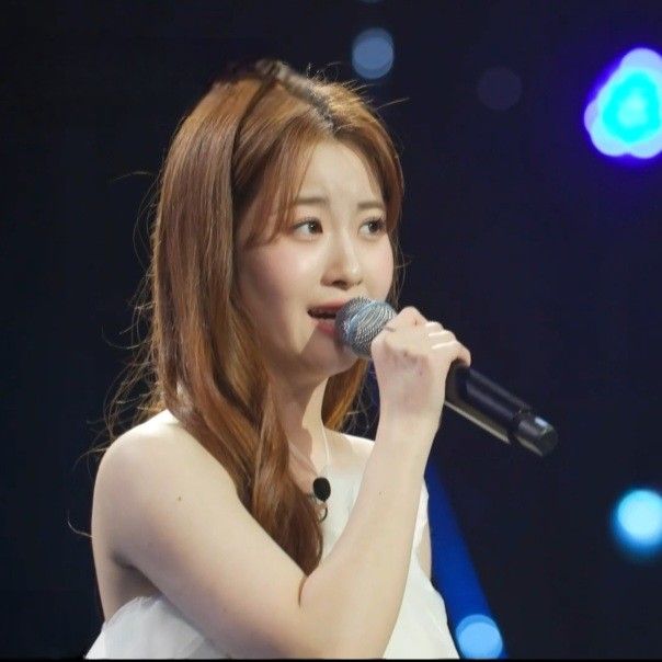 A moment captured by a fan of Oh Yujin