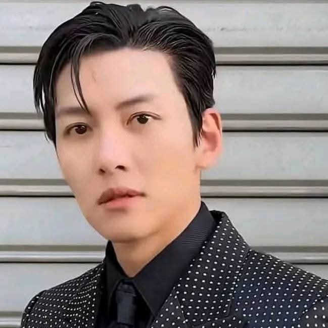 Behind-the-scenes cut of Ji Changwook