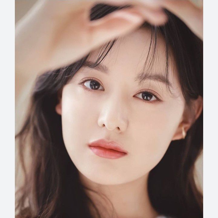 Behind-the-scenes cut of Kim Jiwon