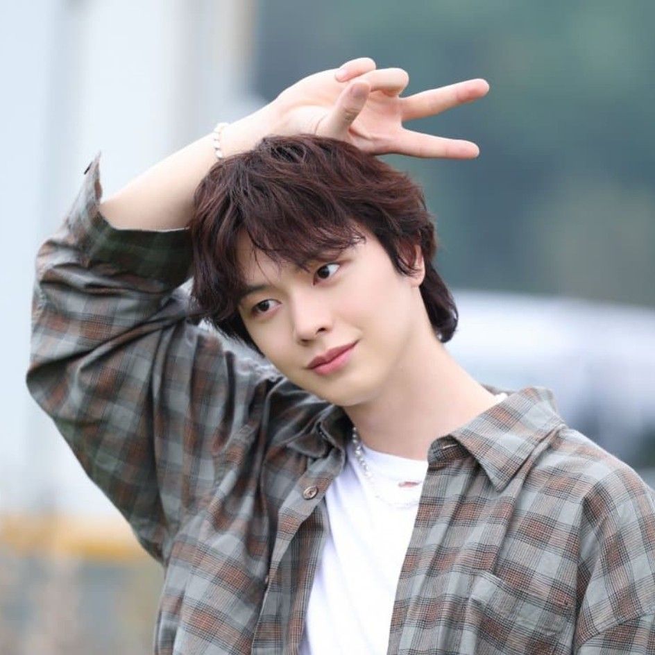 Behind-the-scenes cut of Yook Sungjae
