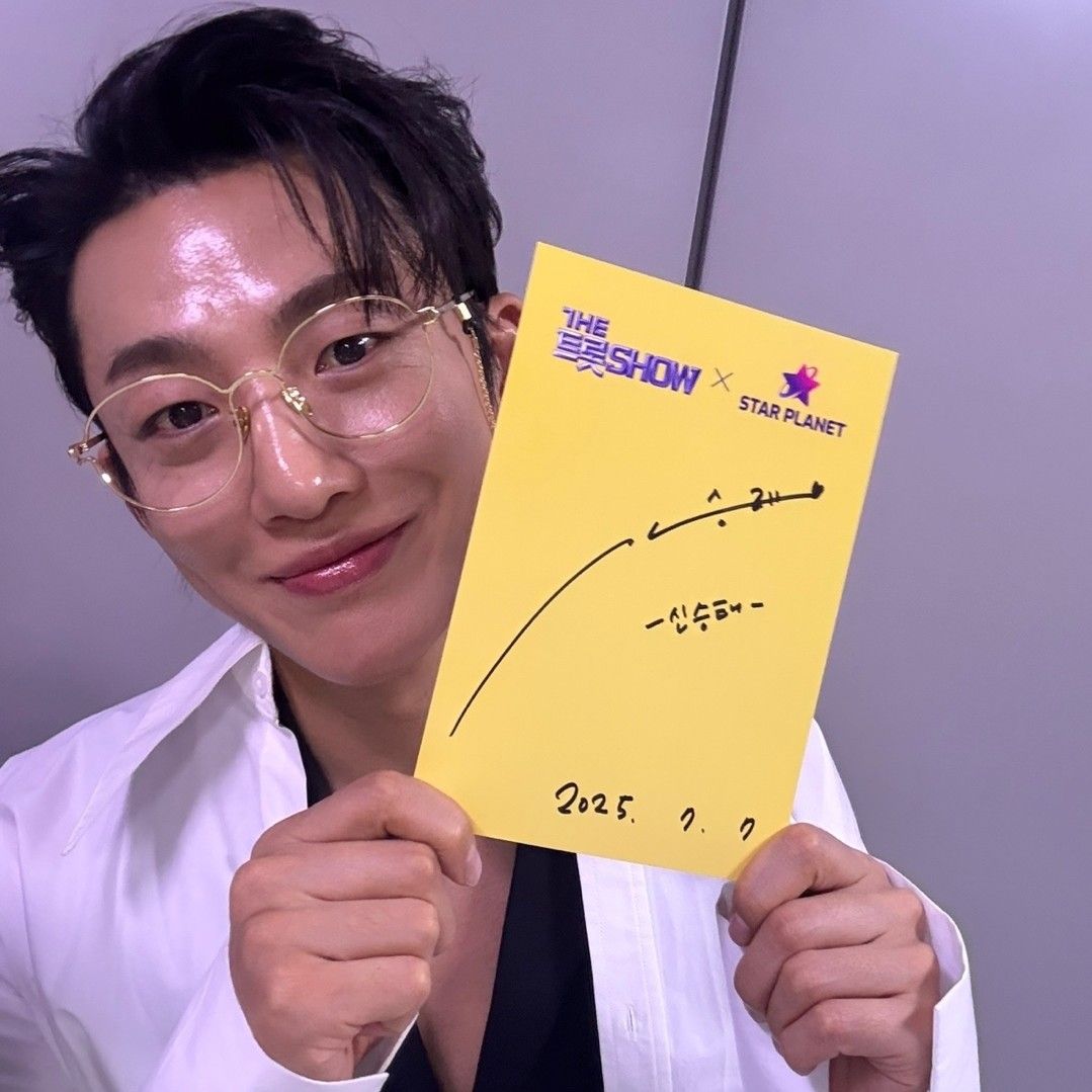 A moment captured by a fan of Shin Seungtae