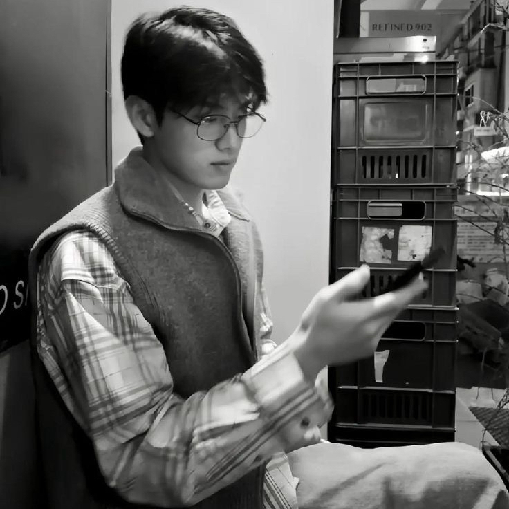A moment captured by a fan of Hong Mingi