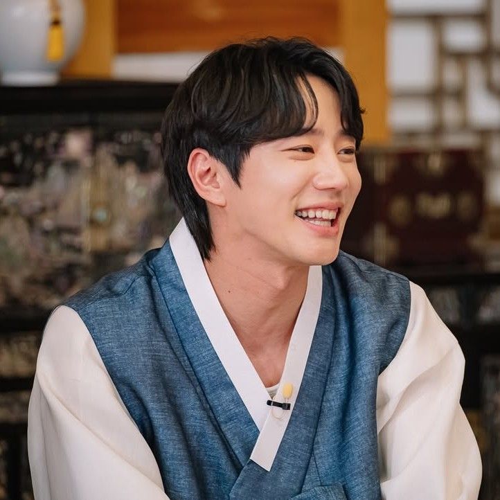 Behind-the-scenes cut of Lee Junyoung