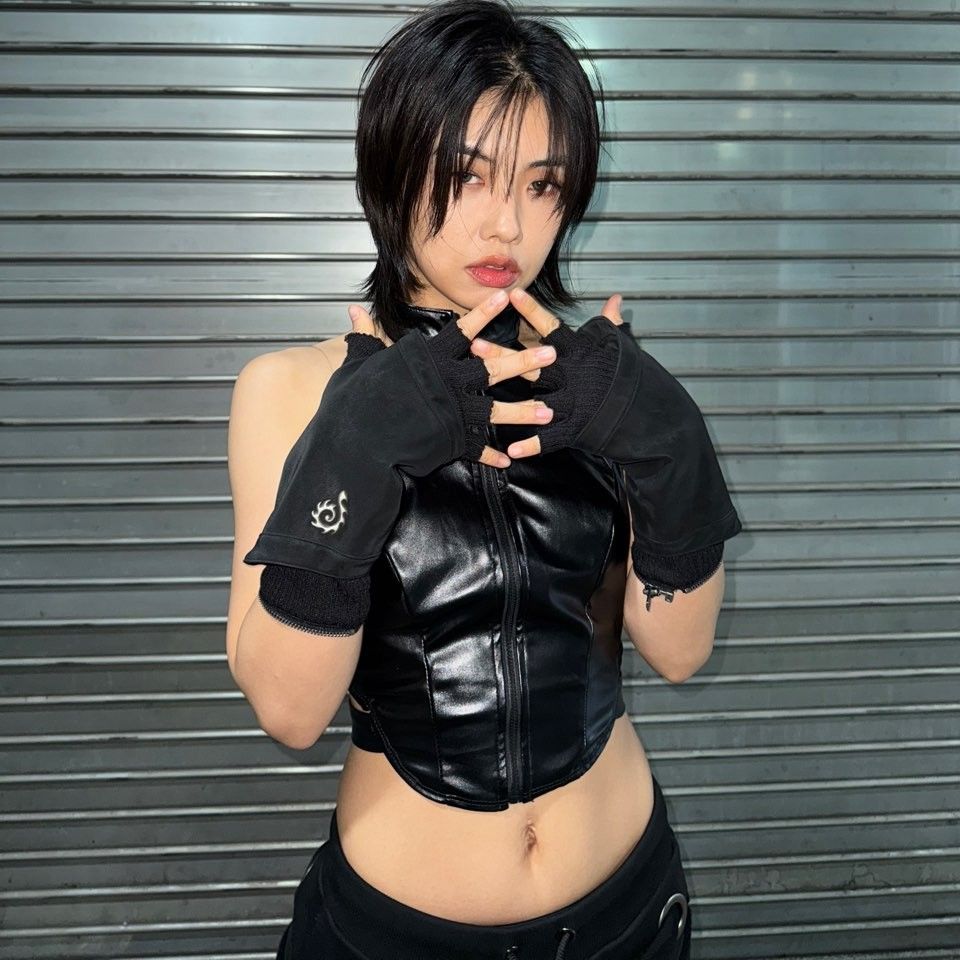 Behind-the-scenes cut of Aiki