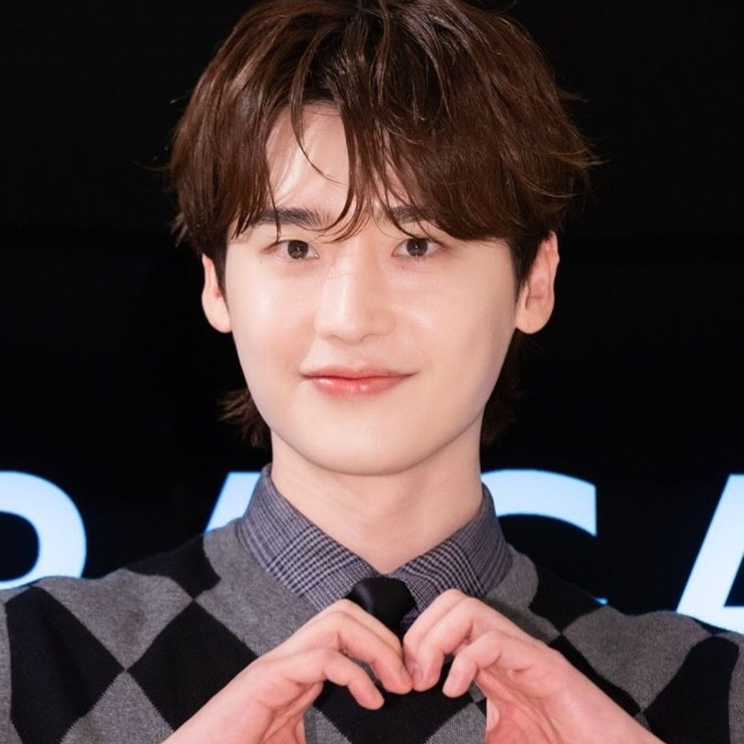 A moment captured by a fan of Lee Jongsuk