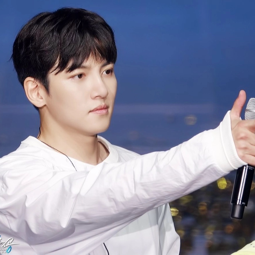 A moment captured by a fan of Ji Changwook