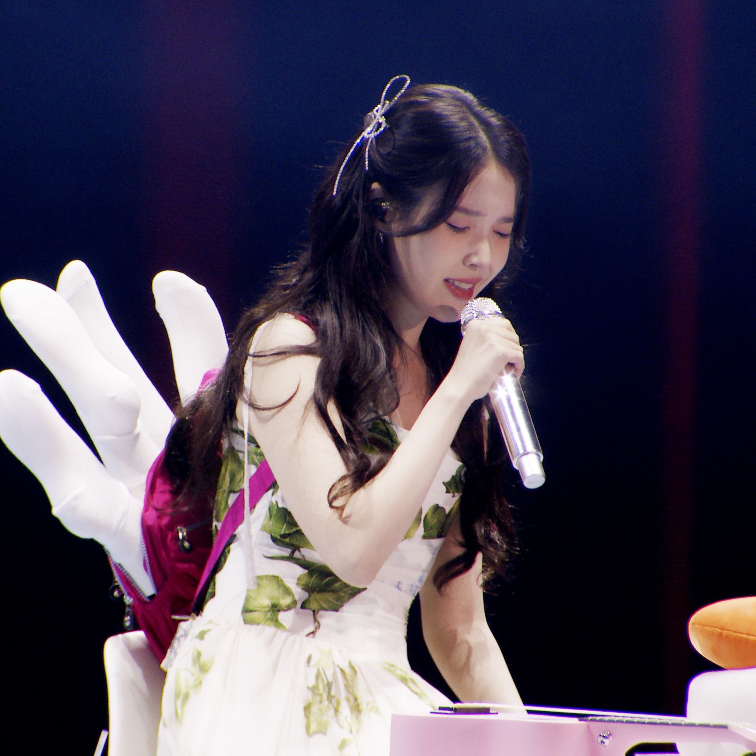 Behind-the-scenes cut of IU