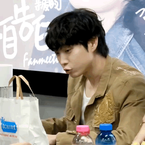 A moment captured by a fan of Kim Youngdae