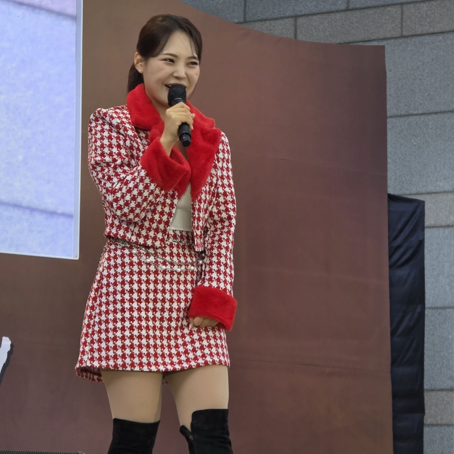 Behind-the-scenes cut of Miss Kim