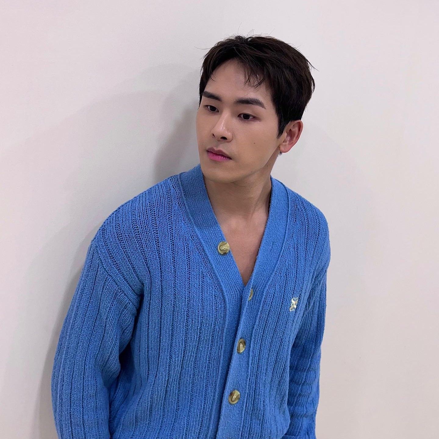 Behind-the-scenes cut of Hoya