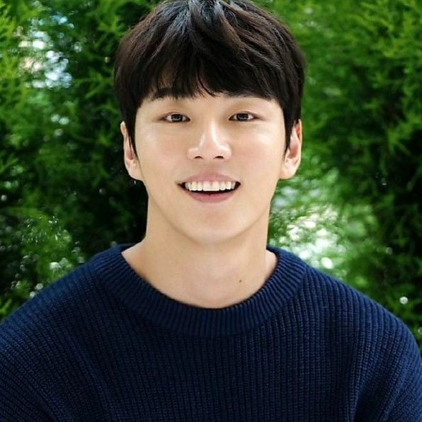 A moment captured by a fan of Yoon Shiyoon