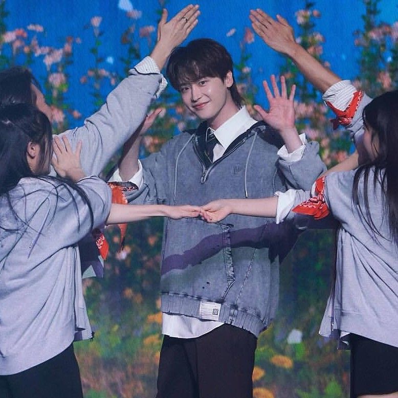 Recent activity shot of Lee Jongsuk