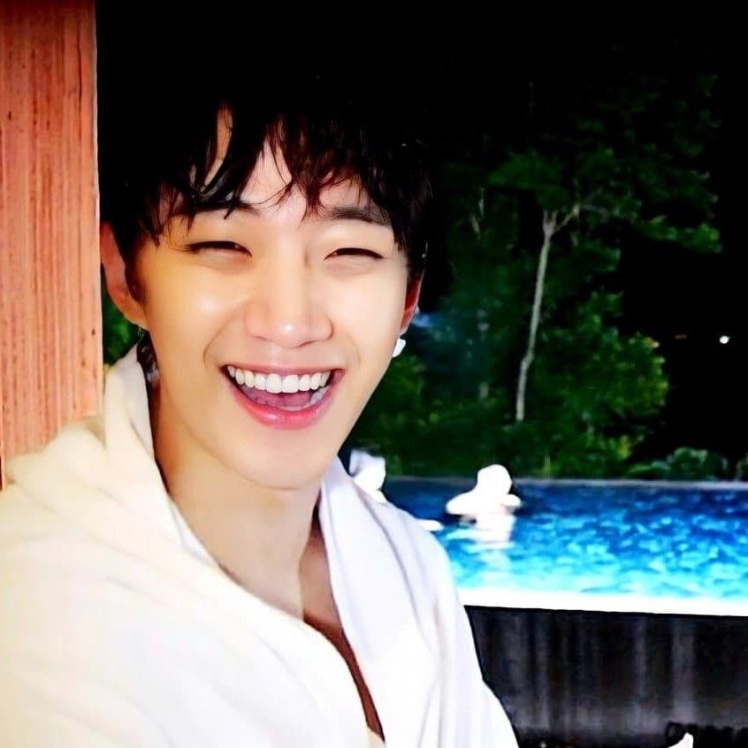Behind-the-scenes cut of Lee Junho