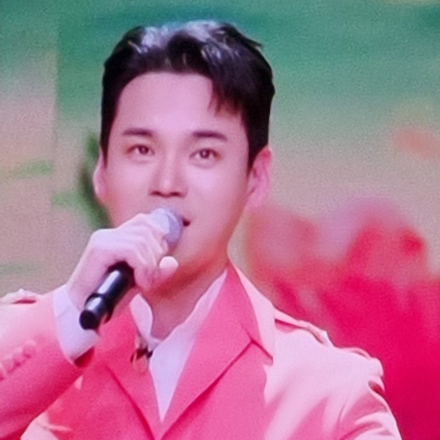 Behind-the-scenes cut of Lee Jung