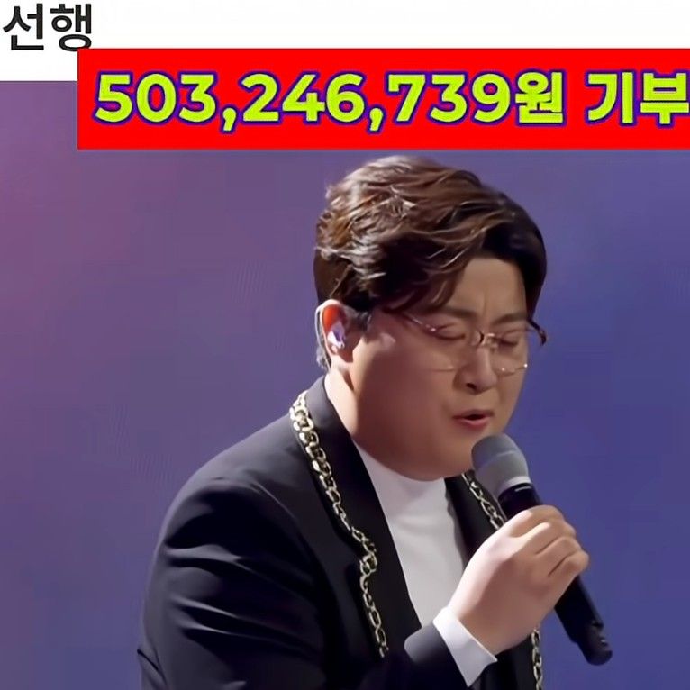 粉丝拍下的金浩中瞬间