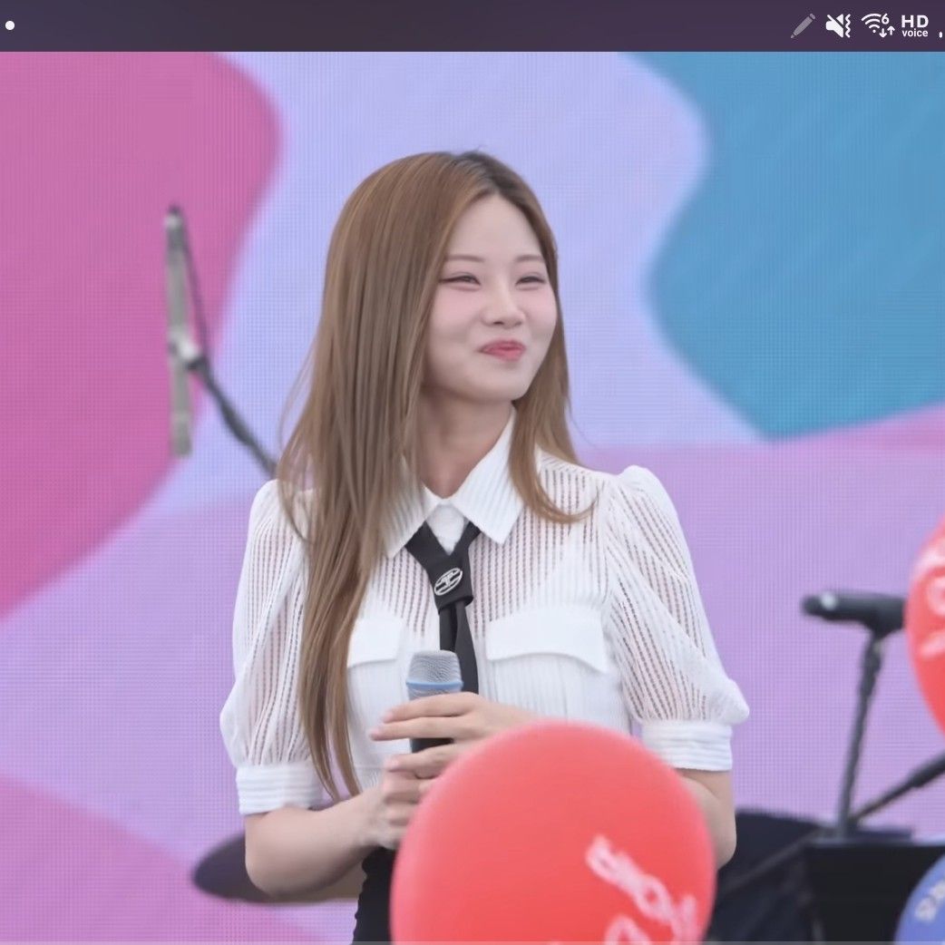 A moment captured by a fan of Bae Ahyeon