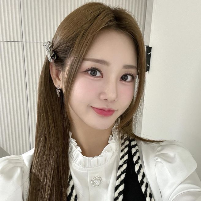 Behind-the-scenes cut of Hong Jiyoon