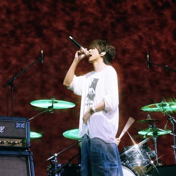 Recent activity shot of Lee Seungyoon