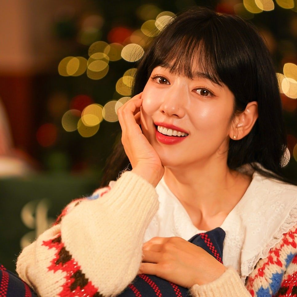 Behind-the-scenes cut of Park Shinhye