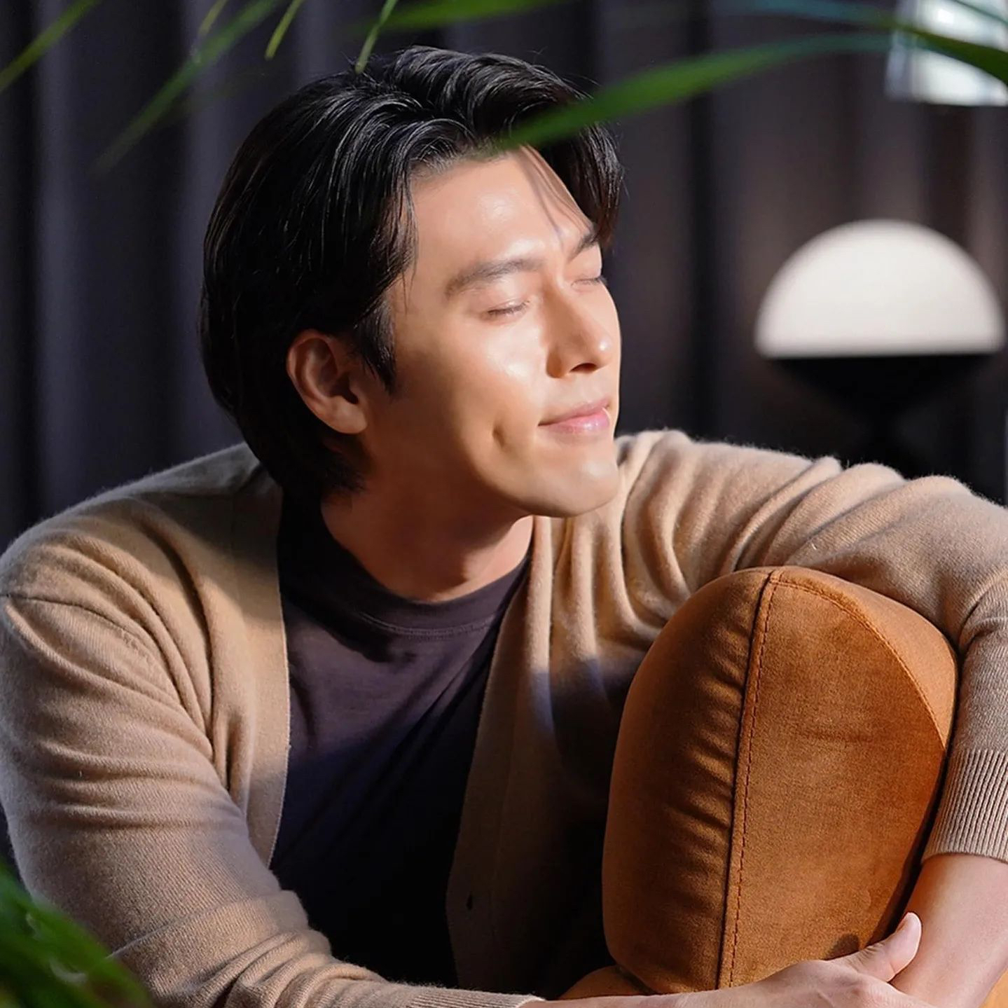 Behind-the-scenes cut of Hyun Bin