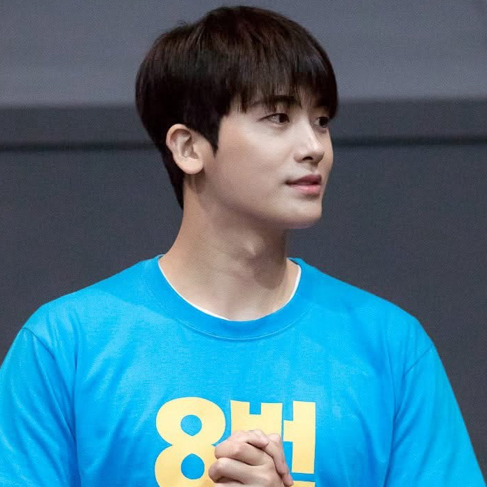 Latest photo of Park Hyungsik