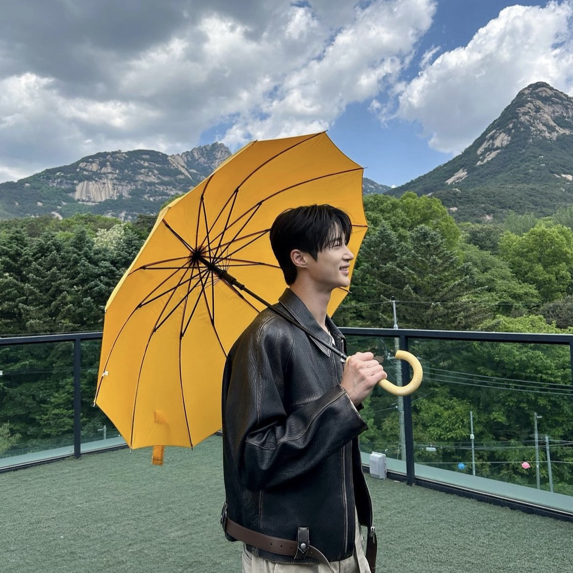 Behind-the-scenes cut of Byeon Wooseok