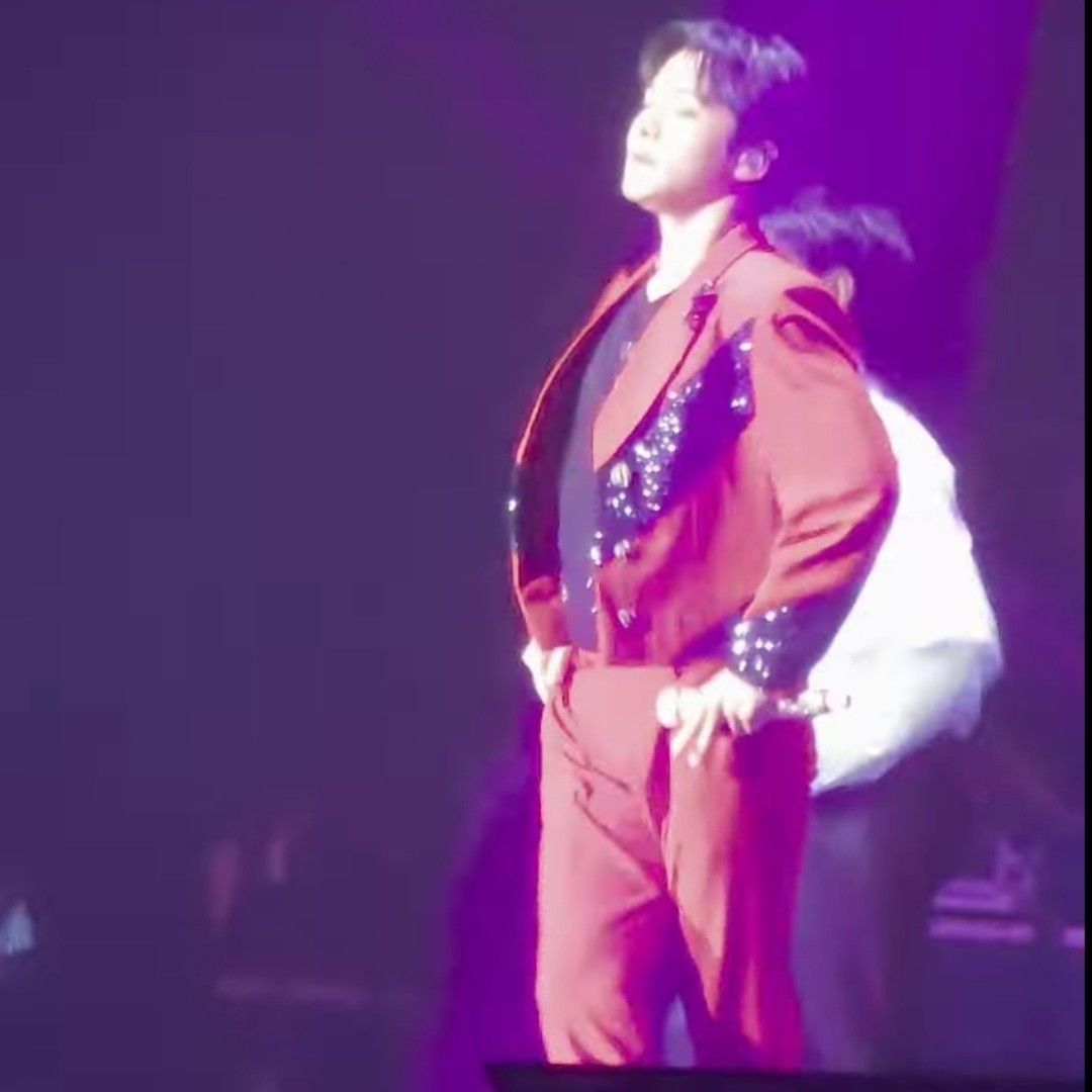 A moment captured by a fan of Seong Ri