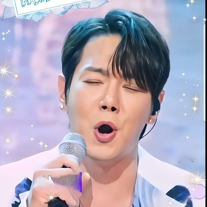 A moment captured by a fan of Hwanhee