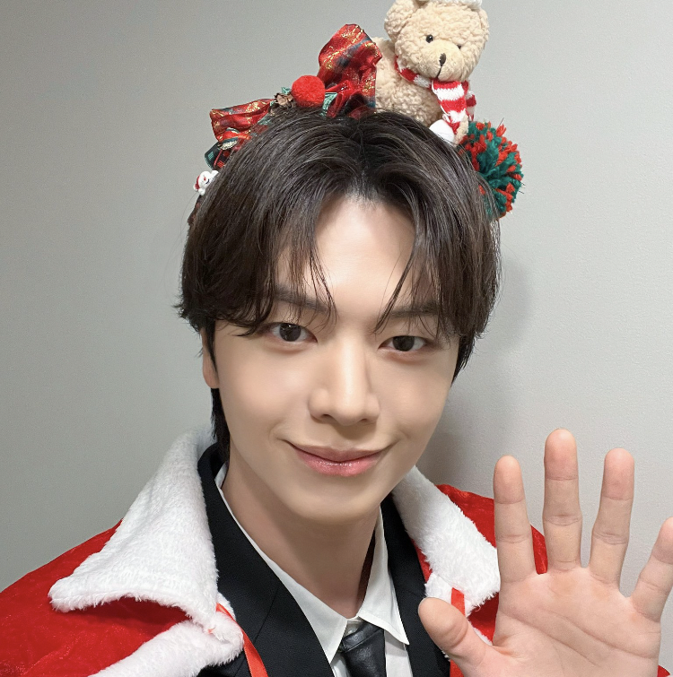 Recent activity shot of Yook Sungjae