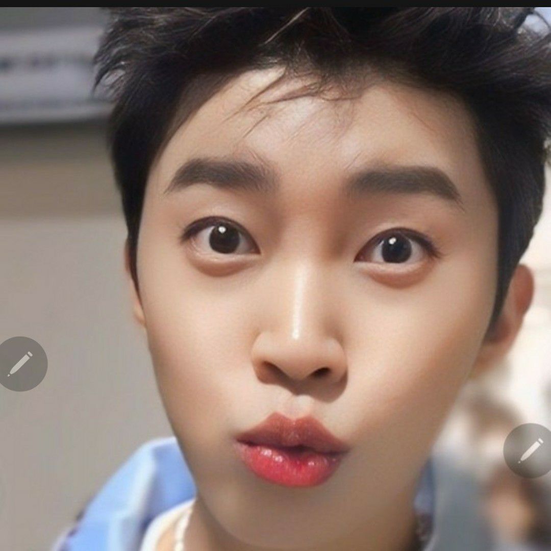 A moment captured by a fan of Lim Youngwoong