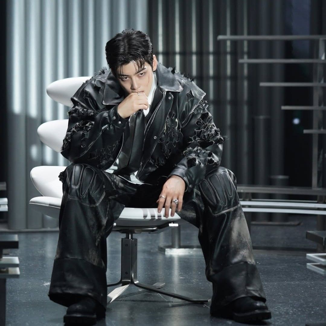 Behind-the-scenes cut of Cha Eunwoo