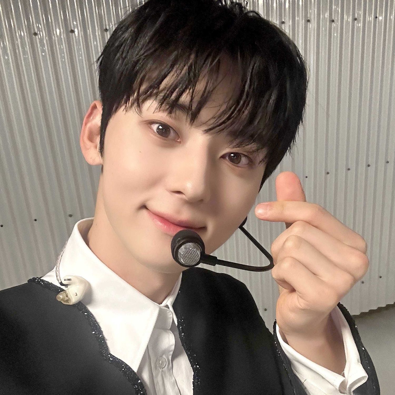 Behind-the-scenes cut of Hwang Minhyun