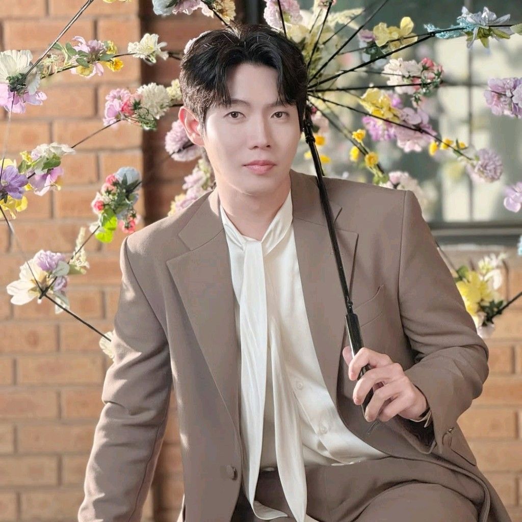 Latest photo of Son Taejin