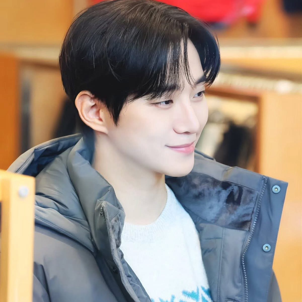 イ・ジュノのビハインドカット