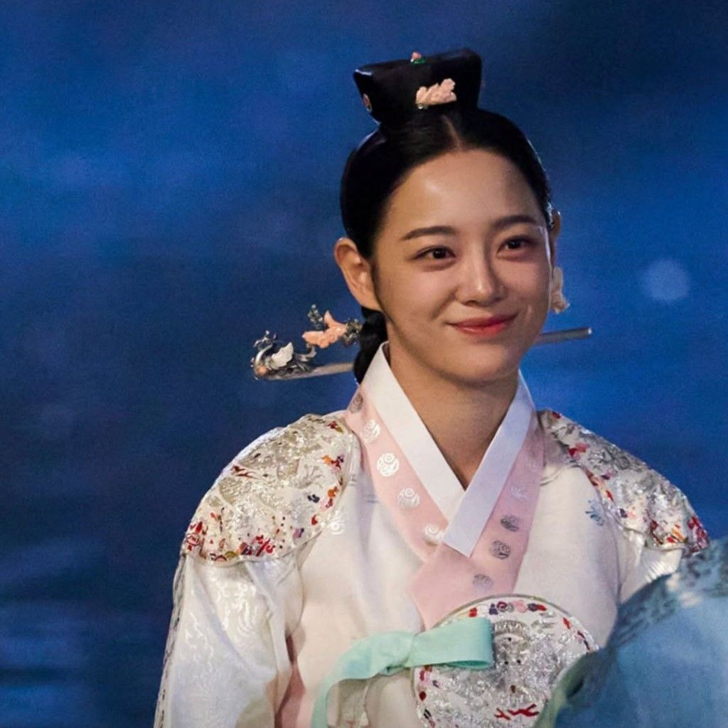 Behind-the-scenes cut of Kim Sejeong