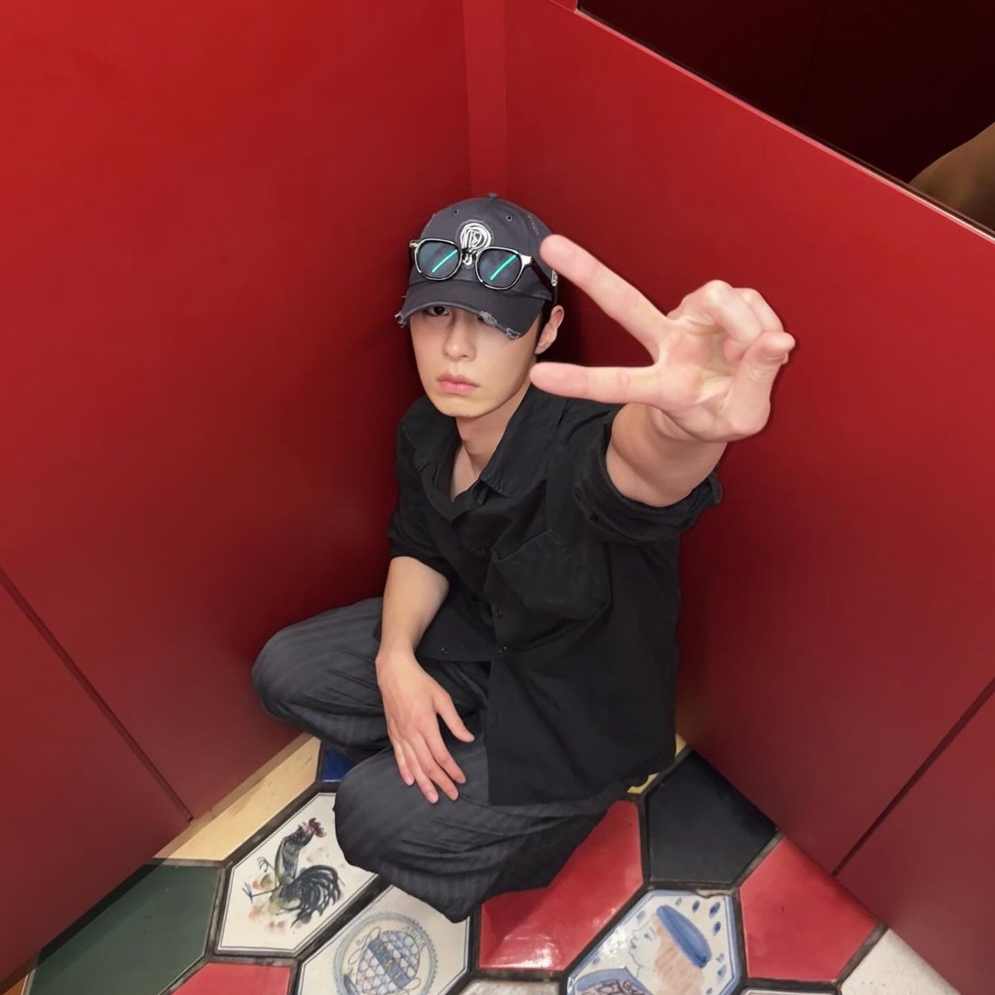 Behind-the-scenes cut of Lee Jaewook