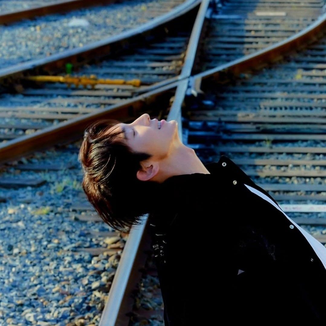 Behind-the-scenes cut of Lee Joongi