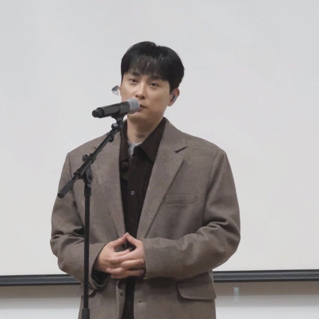 粉絲拍下的閔庚勳瞬間